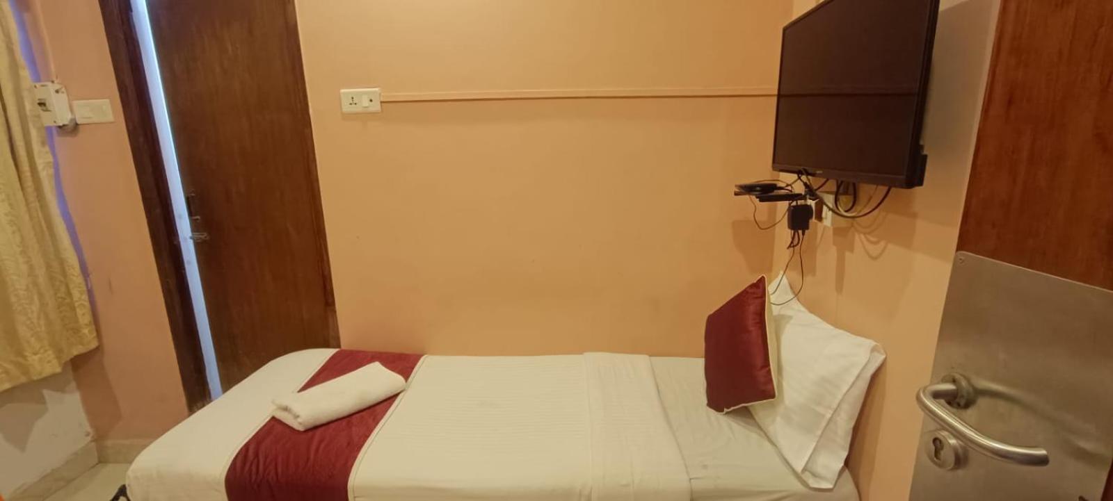 Naksha Tree Hotels Kishore Inn - Koyambedu Chennai Exteriör bild